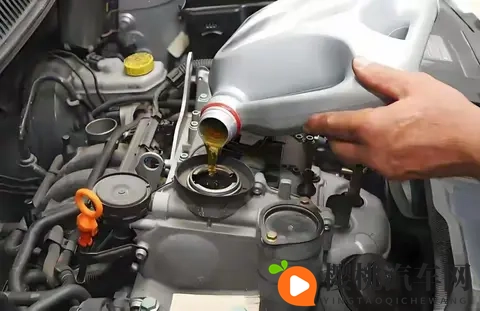 机油多久换一次?2025实测+车型适配指南,新手避坑不花冤枉钱-2