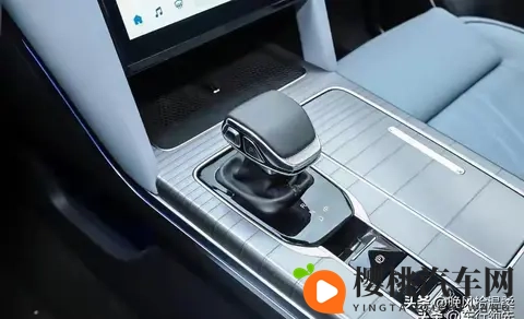 直降86万！红旗HS7 PHEV杀入20万区间，配丹拿音响+68秒破百-3