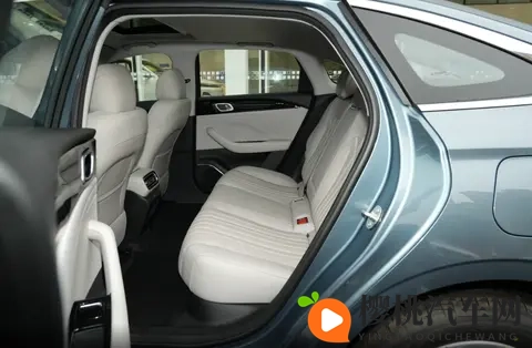 优惠后688万起，银河星耀6搅浑电混A级车市场，能否成功？-1