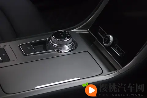 自动驻车和电子手刹有什么区别？老司机：这都不懂别开车了-3