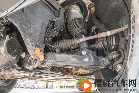 “水陆空三栖”硬派越野！纵横G700：904马力+华为乾崑+卫星通讯-1