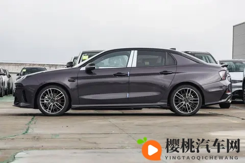 燃油车也智能!这款10万级运动轿车,动力性能不输合资品牌-2