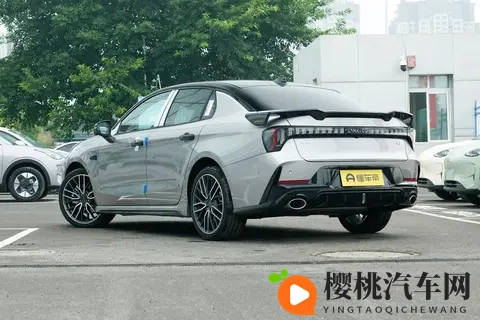 都在敷衍燃油车?领克03偏要“逆势”升级,20T马力272匹!-1