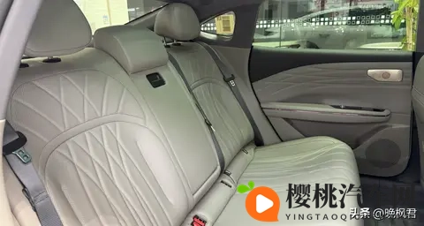 吉利银河星耀8系统变手机 玩家整活停不下来 穷鬼也能开豪车？-2