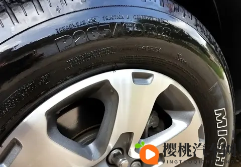 为什么说洗车的时候不要贪小便宜擦轮胎油?-3