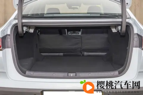 国产插混车之争,银河星耀6竞对比亚迪秦L DM,选谁更合适?-1