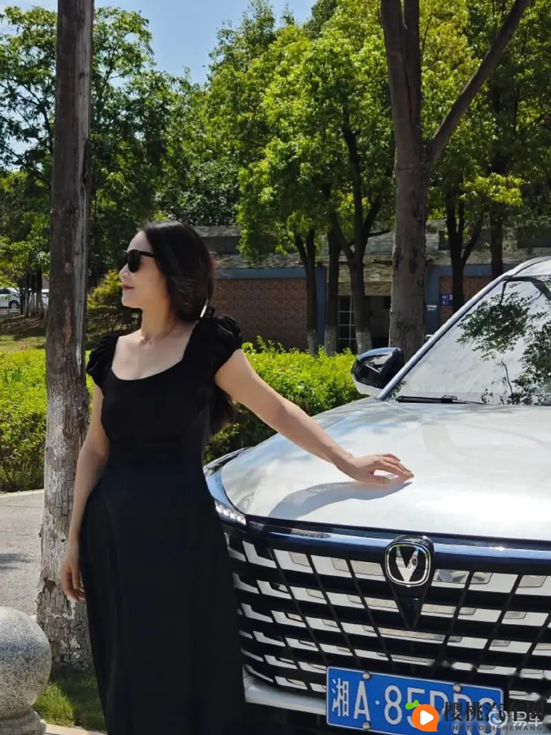 色色网站：揭秘成人内容平台，揭秘隐私隐患，警惕不良网站-1