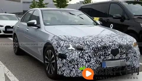 全新奔驰C级确认上20T,小改款先“补能”,改款2026年同步首发-2