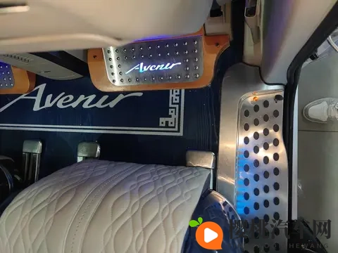 熟妇人妻丰满浓毛撒尿:成熟少妇丰腴浓密私处排泄-2