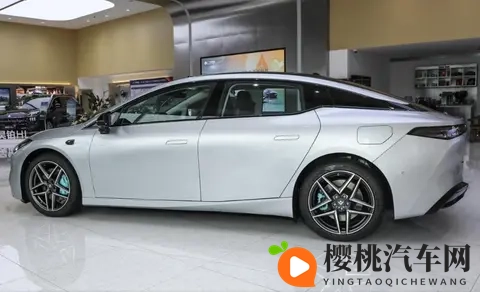 有亮点但不多，广汽昊铂GT推出新车型，提高销量恐怕有点难-2