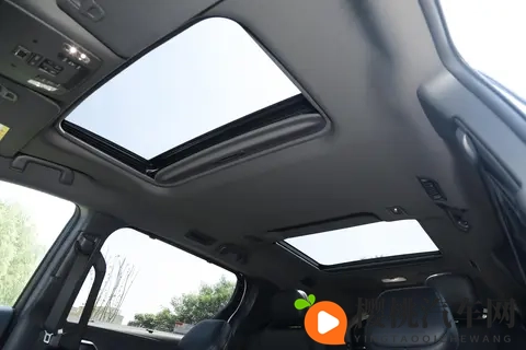 班花趴下让我 了一节课视频:汽车奇迹:一节课见证电动化与智能化革新-2