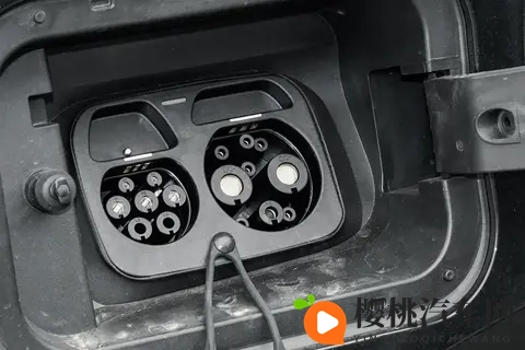 捷途山海L7 PLUS:“旅行小房车” 重塑我们的家庭出行-3