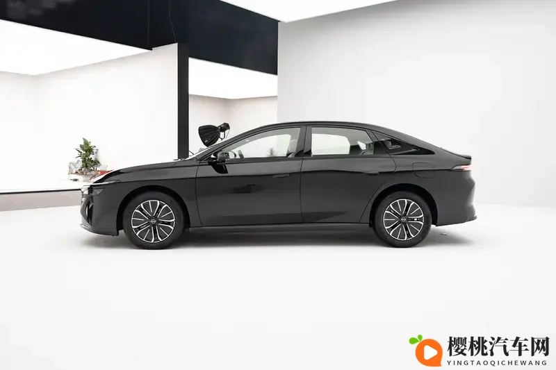 买不买？首款合资插混车10万多起-1