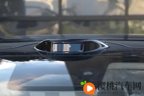 10万级家用轿车怎么选?零跑B01配激光雷达+8295芯片,香吗?-3