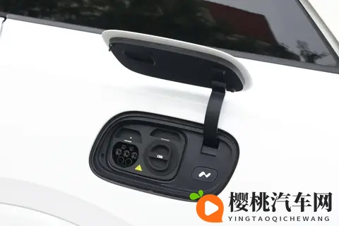 大三排SUV横评！乐道L90和领克900谁才是大家庭的优解？-3