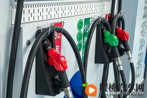 10月新能源车卖过半了，燃油车怎么还没被淘汰？-2