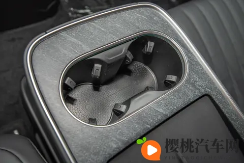 驶向均衡之境:2025款星纪元ET增程版四驱至臻尊享版深度体验-1