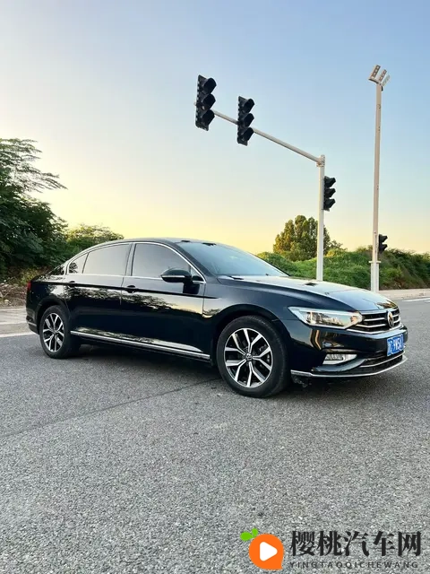 这里精品：新能源汽车崛起，科技赋能驾驶新体验-2