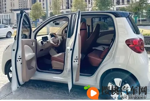 五菱宏光MINIEV四门版推301km续航车型，价格558万元！-1