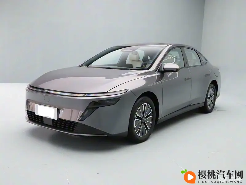 日产新插混中型车预售，酷炫外观，四轮独悬，续航180公里-1