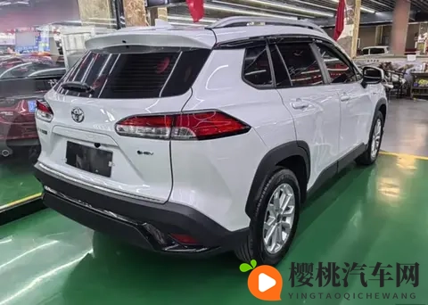 丰田真的“一降到底”!跌至868万起,入门配7气囊,性价比真高-1