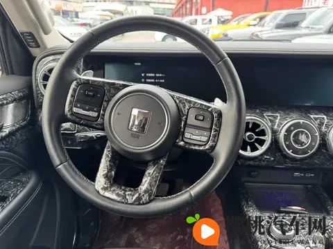 古董商流眼泪翻白眼咬图片:古董商悲叹至极,泪眼盈眶,怒瞪图片-3