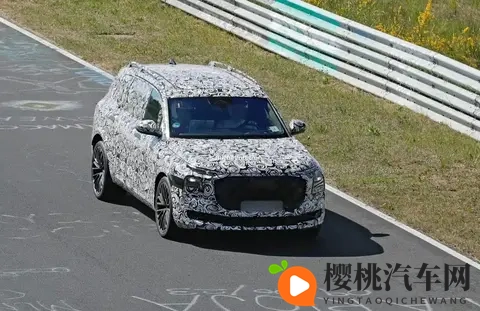 奥迪SQ9谍照曝光!2026年发布,性能猛兽即将来袭-3