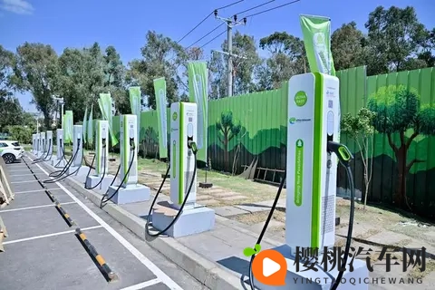 充电5分钟跑400公里?三四线车主哭了:100公里内找不到超充桩!-2