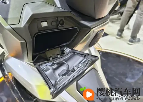 米兰车展丨无极SR125 GTS首次亮相，战斗感十足的龙骨踏板-3