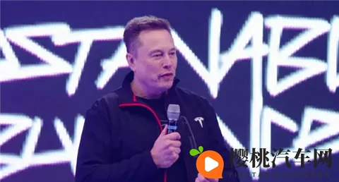 马斯克现场承诺:特斯拉车主很快就可以“边发短信边开车”-1