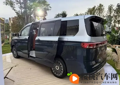 北汽制造锐胜 M8 中大型 MPV 将于 11 月 5 日预售-1