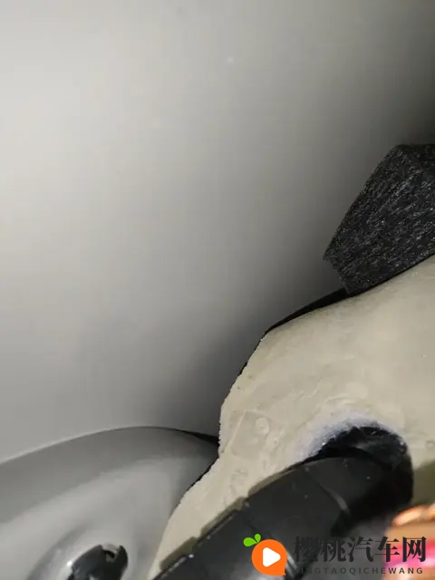 西施流眼泪翻白眼咬铁球的表情：独特设计成焦点，汽车界“西施”魅力十足-3