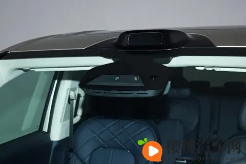 续航1530公里，后排带加热，26款岚图梦想家PHEV适合家用吗？-3