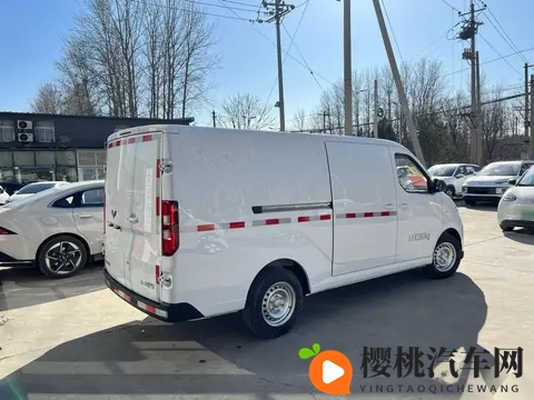 油车销量暴增!车主终究被国产新能源“教育”清醒了-1