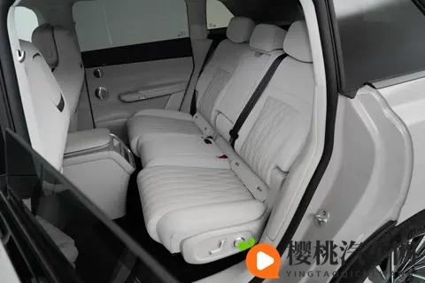 17万起买豪车?这车续航1600km,配置拉满,家用必看!-2