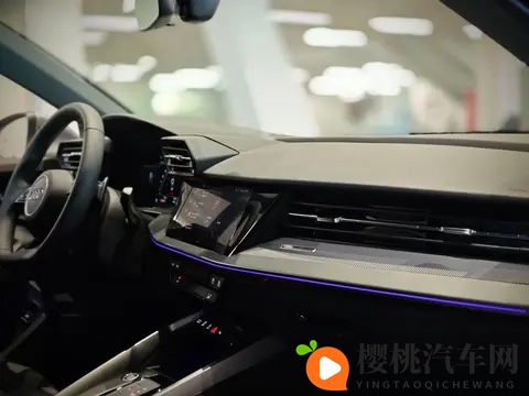 13万想选豪华车怕坑?奥迪A3实测:市区7个油,单身_情侣开着香-3