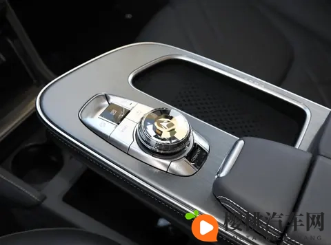 又一国产新能源,轴距2915mm,搭载华为双电机+宁德时代电池-3