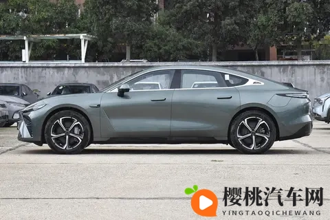 2025款星纪元ES纯电：续航700km，800V补能，真香-1