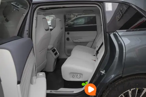 2025款星纪元ET增程+纯电 猎鹰辅助驾驶+飞鱼底盘 11月又有专属权益-2