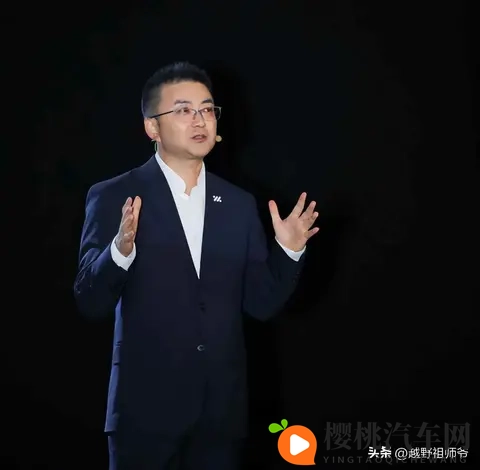 智己LS9搅局30万级市场，六座SUV的“标配”战争如何开打？-3