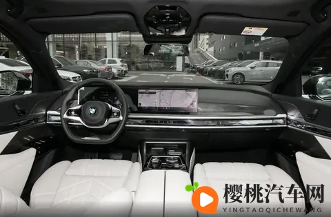 售价9190万元起，2026款宝马7系上市，配置升级，竞争奔驰S级-2