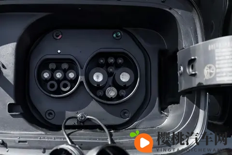 汽 _ 柴 _ 混动三动力！2498 万起的新款坦克 400 诚意够吗？-3