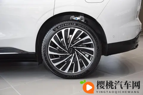 星纪元ET纯电四驱版:豪华与科技的均衡之选-2