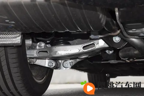 捷豹 XFL 2 款车型配置拆解：2398 万起怎么选？实用党 & 性能党都看这-3