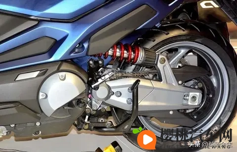 国产双缸大踏板来势汹汹！钱江550曝光对标进口车，价格或不到5万-1