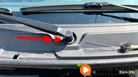 雨天别让爱车“漏水”!5分钟搞定排水孔清理,居家就能操作-2