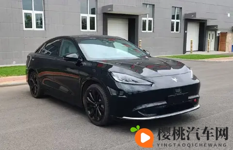 新车  搭双电机驱动系统_配三颗激光雷达，极狐阿尔法S6新车型曝光-2