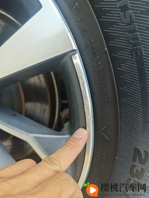 三上和小职员松泽的婚姻状况：婚姻与驾驶：探寻都市生活的平衡之道-2