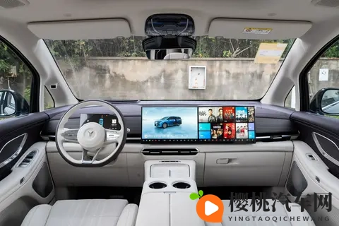 2026款岚图梦想家 PHEV：家用商用都合适，细节里藏着温度-3