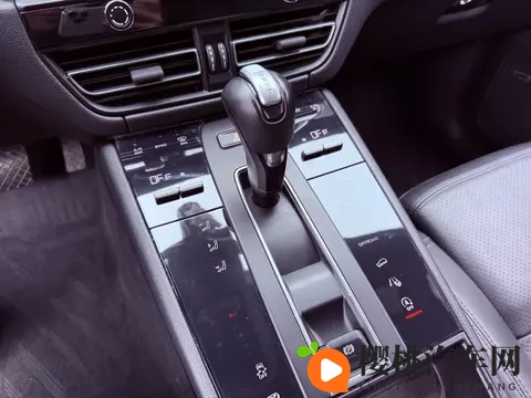 35万多拿下准新保时捷Macan，体验速度与激情！-1